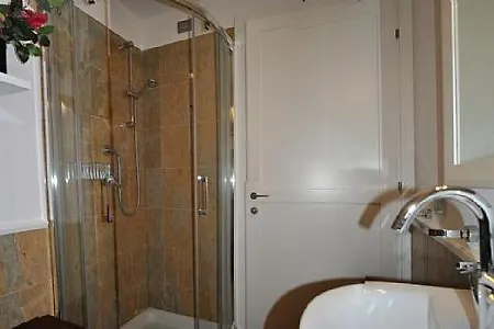 Sleeps 3 Pool Wifi * Meina